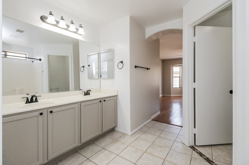 2,470/Mo, 10654 E Florian Ave Mesa, AZ 85208 Main Bathroom View