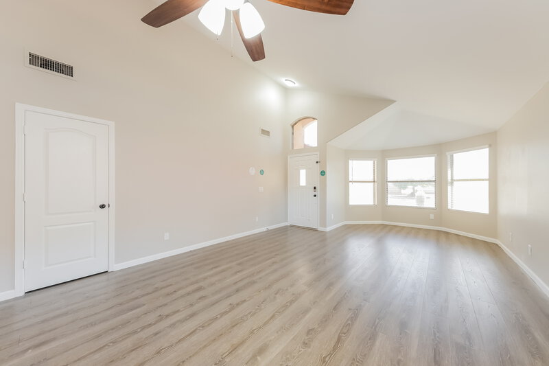 2,460/Mo, 19958 N 65th Dr Glendale, AZ 85308 Living Room View