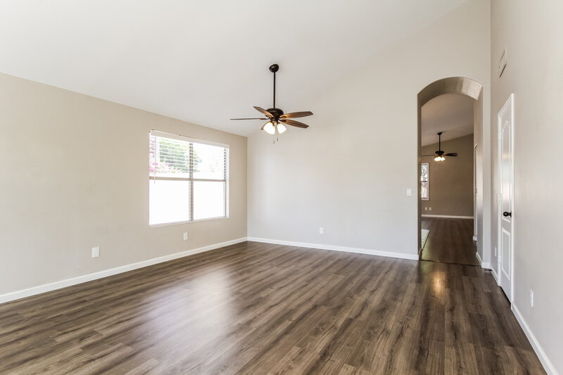 2,430/Mo, 19958 N 65th Dr Glendale, AZ 85308 Living Room View