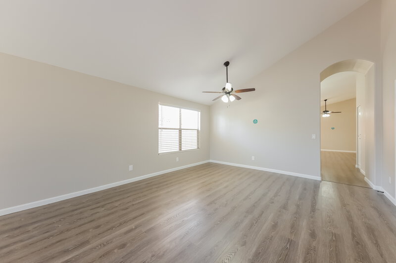 2,460/Mo, 19958 N 65th Dr Glendale, AZ 85308 Living Room View 2