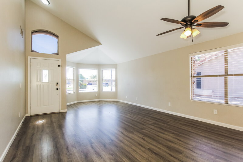 2,430/Mo, 19958 N 65th Dr Glendale, AZ 85308 Living Room View 2