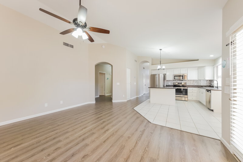 2,460/Mo, 19958 N 65th Dr Glendale, AZ 85308 Living Room View 4