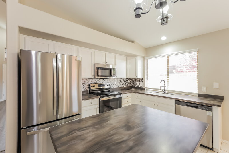 2,460/Mo, 19958 N 65th Dr Glendale, AZ 85308 Kitchen View