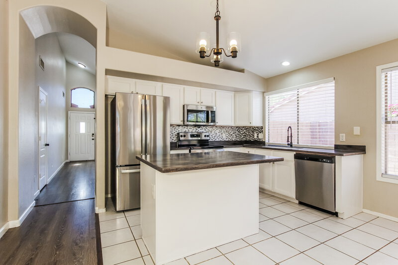 2,430/Mo, 19958 N 65th Dr Glendale, AZ 85308 Kitchen View