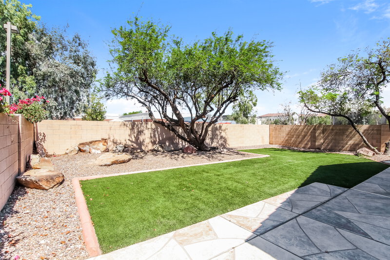 2,430/Mo, 19958 N 65th Dr Glendale, AZ 85308 Rear View