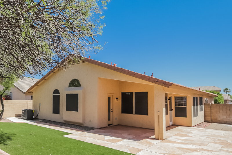 2,460/Mo, 19958 N 65th Dr Glendale, AZ 85308 Rear View