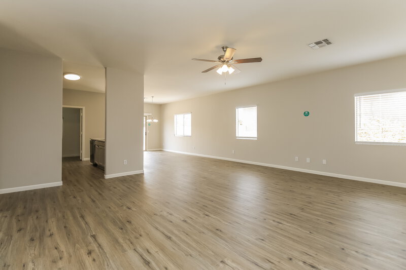 1,895/Mo, 920 E Cowboy Cove Trl San Tan Valley, AZ 85143 Living Room View 3