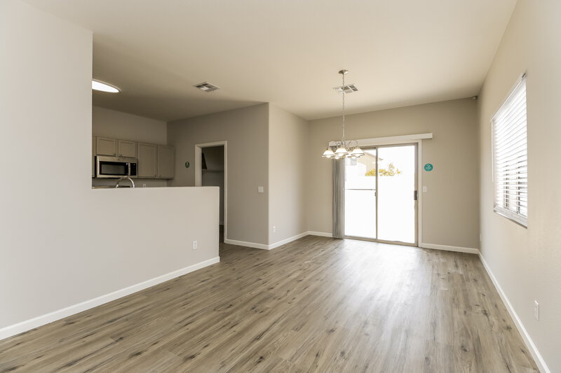 1,895/Mo, 920 E Cowboy Cove Trl San Tan Valley, AZ 85143 Dining Room View