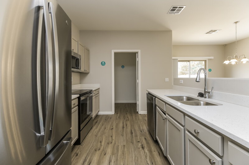 1,895/Mo, 920 E Cowboy Cove Trl San Tan Valley, AZ 85143 Kitchen View