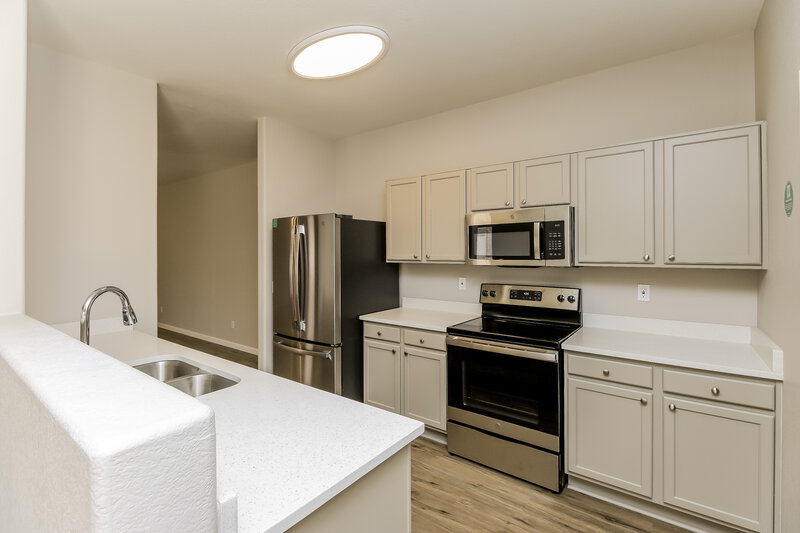 1,895/Mo, 920 E Cowboy Cove Trl San Tan Valley, AZ 85143 Kitchen View 2