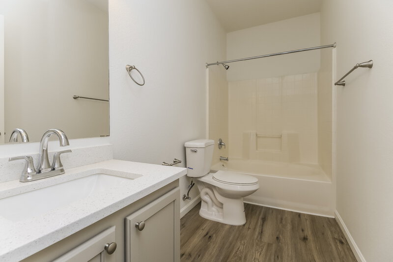 1,895/Mo, 920 E Cowboy Cove Trl San Tan Valley, AZ 85143 Main Bathroom View