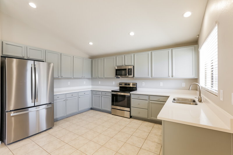 2,465/Mo, 2411 E Augusta Ave Chandler, AZ 85249 Kitchen View