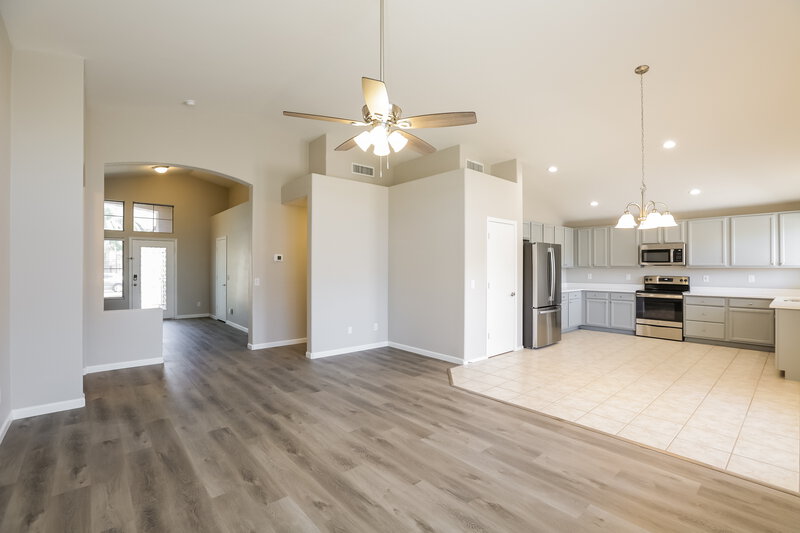 2,465/Mo, 2411 E Augusta Ave Chandler, AZ 85249 Family Room View 2
