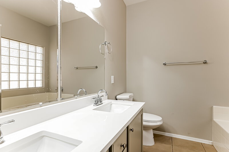 2,080/Mo, 12857 W Apodaca Dr Litchfield Park, AZ 85340 Main Bathroom View