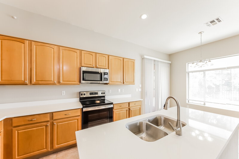 2,790/Mo, 6836 S 38th Pl Phoenix, AZ 85042 Kitchen View 2