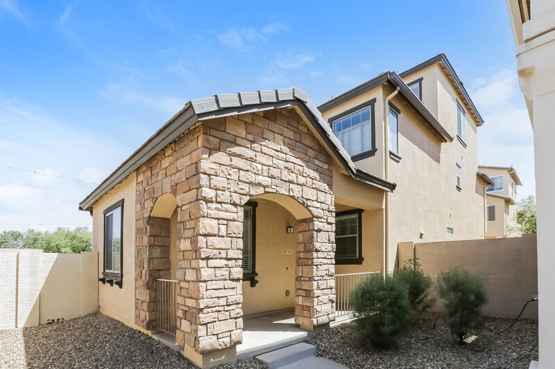 2,070/Mo, 7057 S 7th Ln Phoenix, AZ 85041 External View