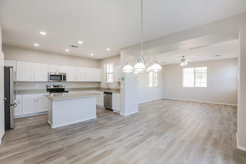 2,070/Mo, 7057 S 7th Ln Phoenix, AZ 85041 Misc View 5