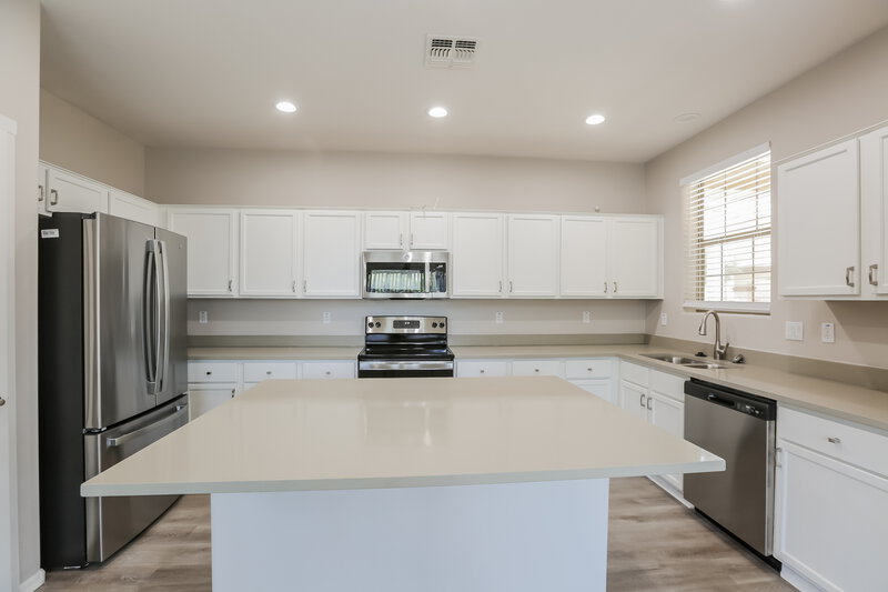 2,070/Mo, 7057 S 7th Ln Phoenix, AZ 85041 Misc View 6