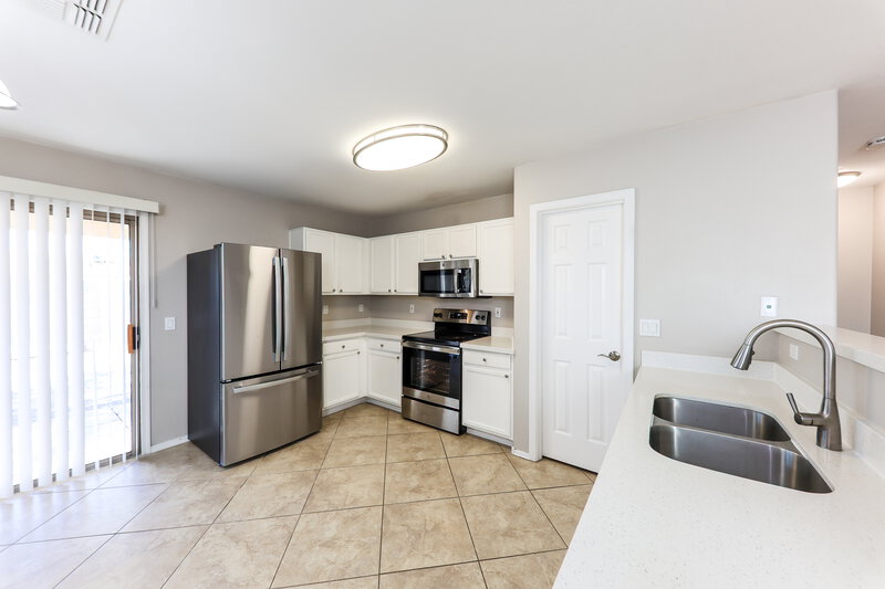 1,800/Mo, 11807 W Ester Dr El Mirage, AZ 85335 Kitchen View 2