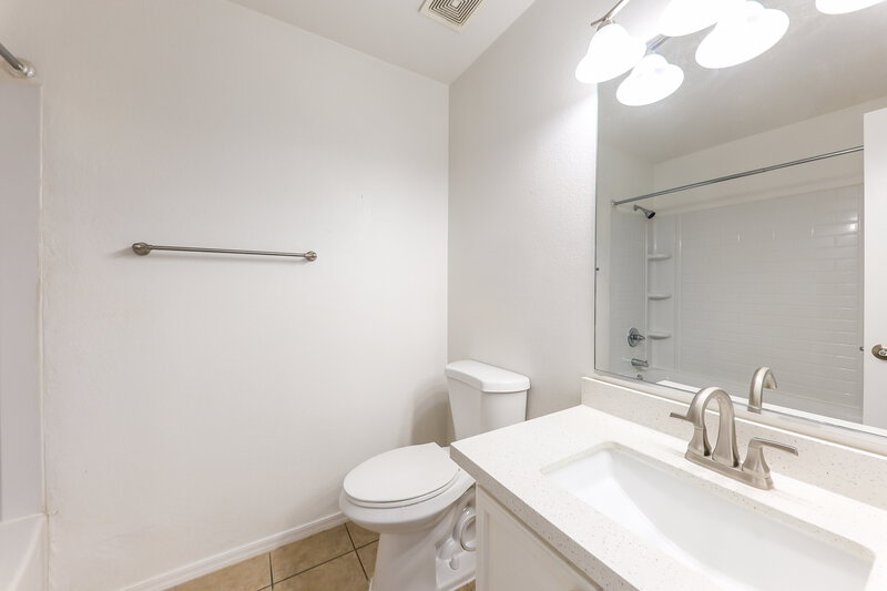 1,800/Mo, 11807 W Ester Dr El Mirage, AZ 85335 Bathroom View
