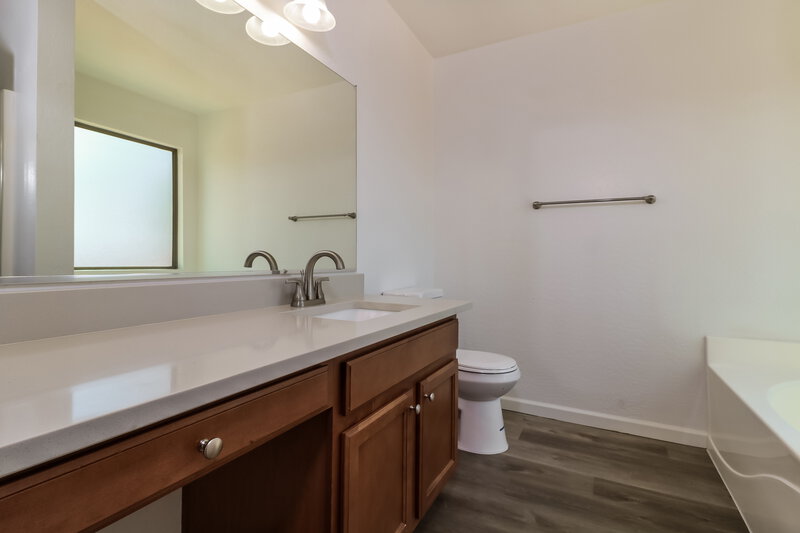 1,805/Mo, 23831 W Hadley St Buckeye, AZ 85326 Main Bathroom View