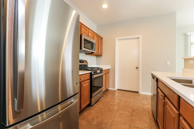 1,940/Mo, 7316 W Glass Ln Laveen, AZ 85339 Kitchen View 2