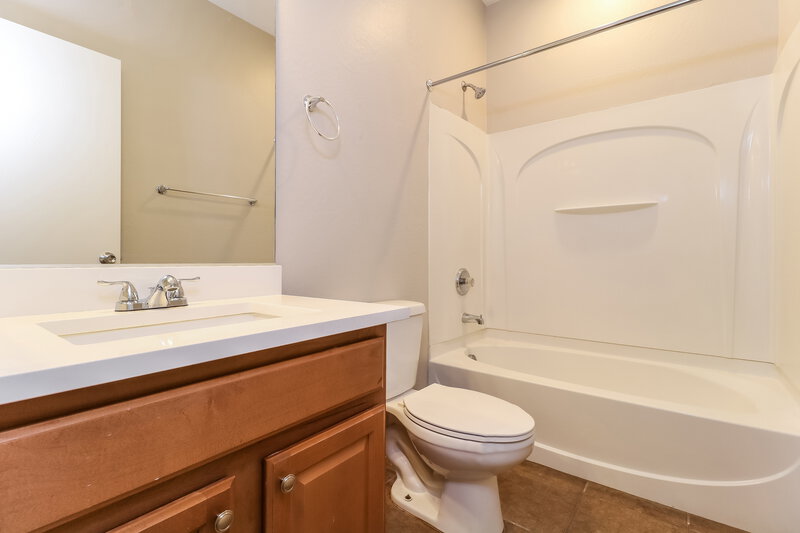 1,940/Mo, 7316 W Glass Ln Laveen, AZ 85339 Bathroom View