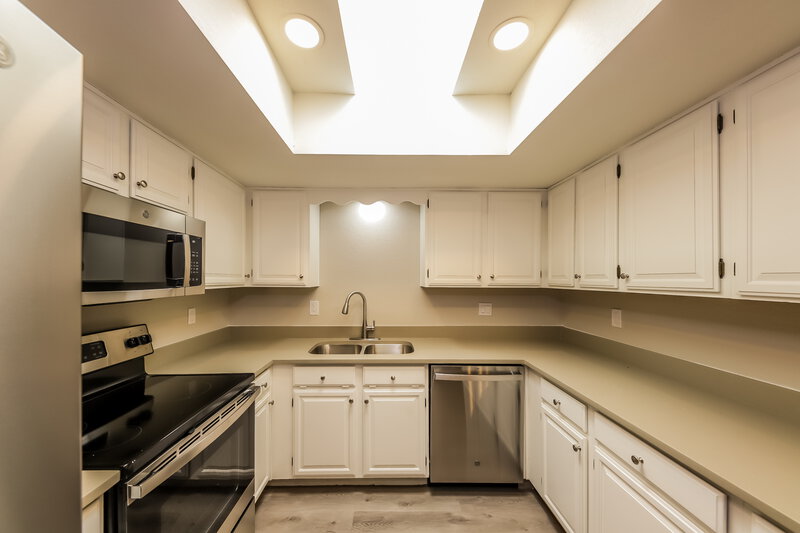 1,940/Mo, 2848 E Brown Rd Unit 15 Mesa, AZ 85213 Kitchen View 2