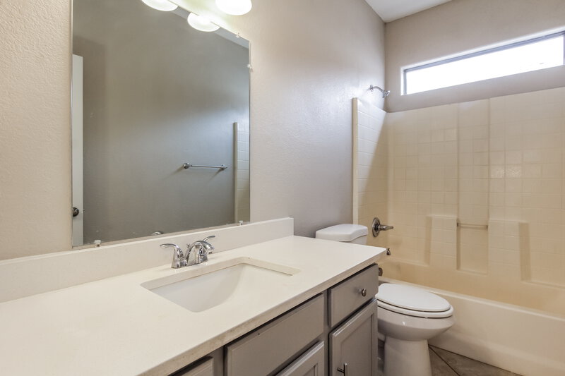 1,865/Mo, 1026 S 6th Ave Avondale, AZ 85323 Bathroom View