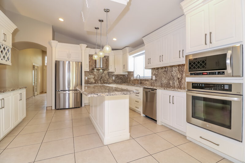 2,390/Mo, 1616 S 82nd Dr Phoenix, AZ 85043 Kitchen View