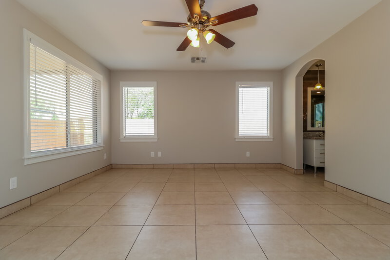 2,390/Mo, 1616 S 82nd Dr Phoenix, AZ 85043 Family Room View