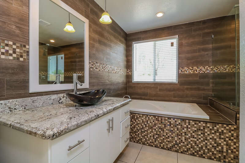 2,390/Mo, 1616 S 82nd Dr Phoenix, AZ 85043 Main Bedroom View 2