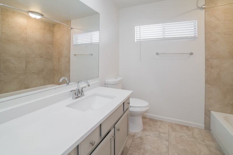 1,995/Mo, 10119 W Windsor Blvd Glendale, AZ 85307 Main Bathroom View