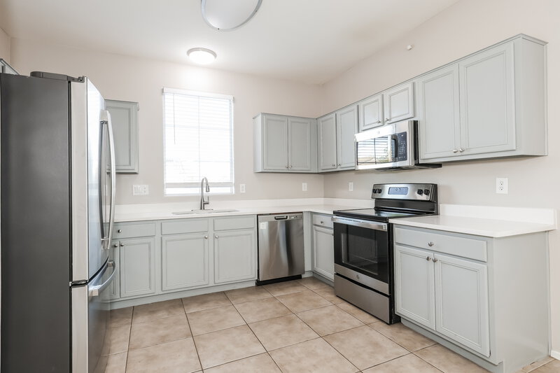 1,955/Mo, 6628 W Monroe St Phoenix, AZ 85043 Kitchen View