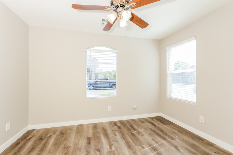 2,140/Mo, 6628 W Monroe St Phoenix, AZ 85043 Living Room View