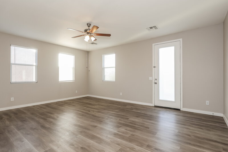 1,955/Mo, 6628 W Monroe St Phoenix, AZ 85043 Family Room View