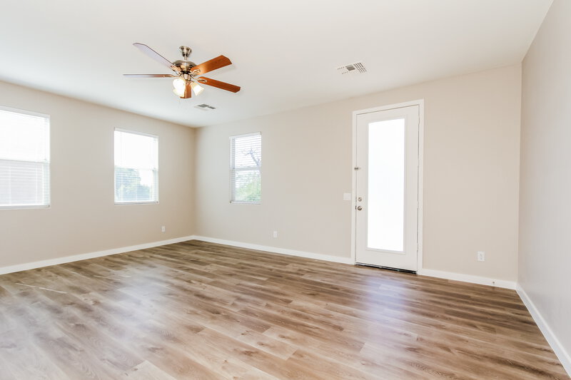 2,140/Mo, 6628 W Monroe St Phoenix, AZ 85043 Family Room View