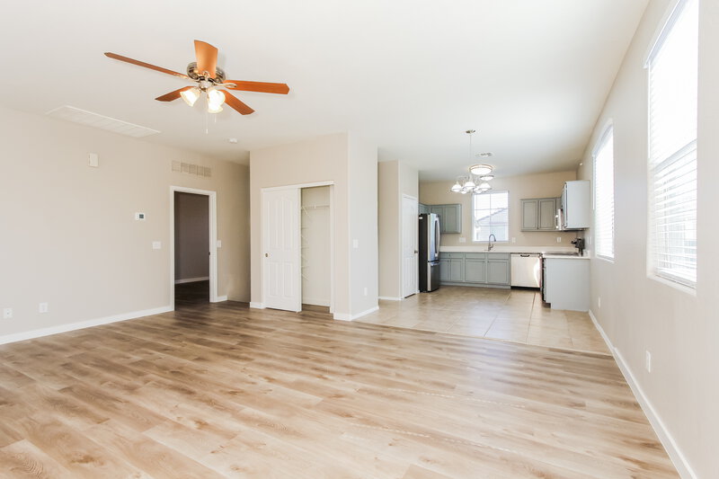 2,140/Mo, 6628 W Monroe St Phoenix, AZ 85043 Family Room View 2