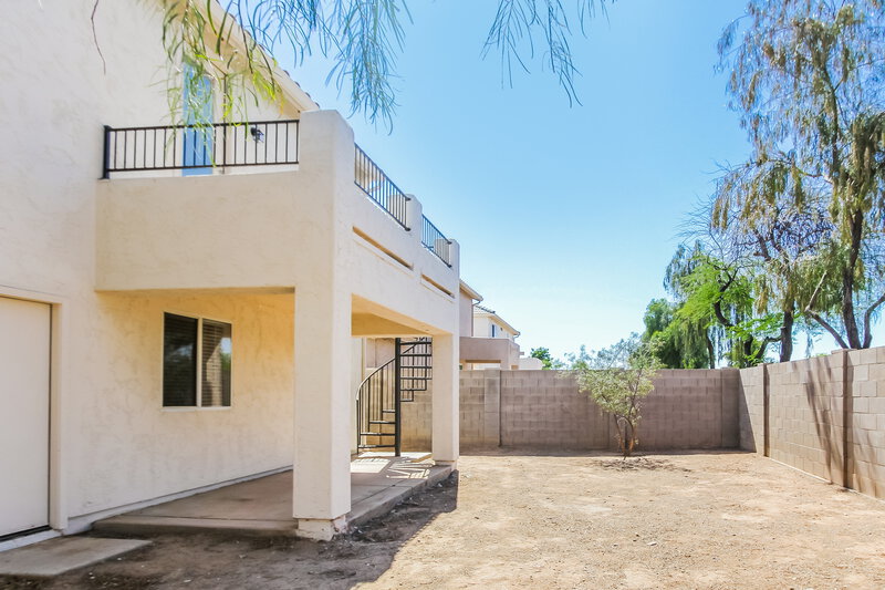 2,140/Mo, 6628 W Monroe St Phoenix, AZ 85043 Rear View