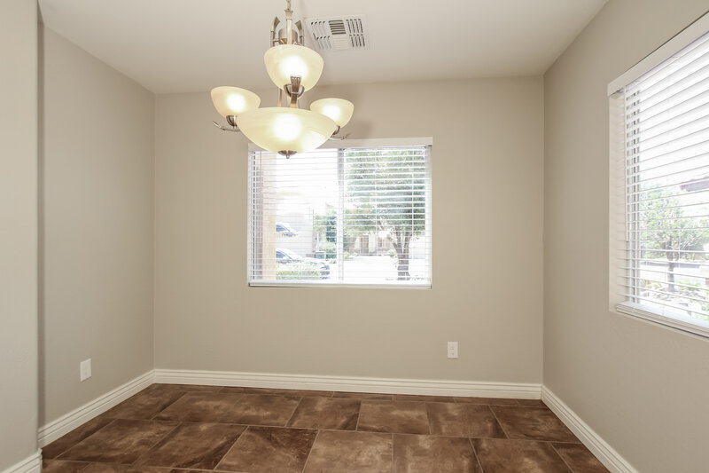 0/Mo, 11644 W Hackbarth Dr Youngtown, AZ 85363 Dining Room View