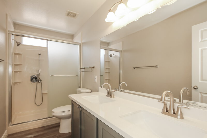 0/Mo, 11644 W Hackbarth Dr Youngtown, AZ 85363 Main Bathroom View