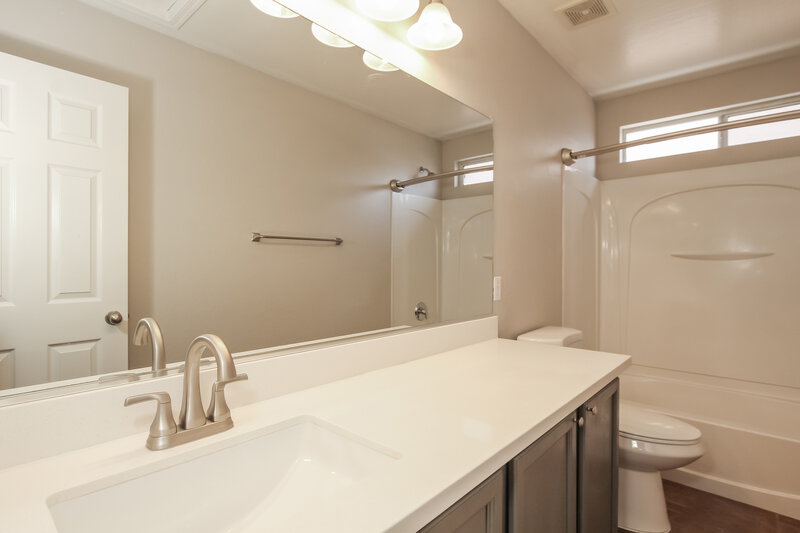 0/Mo, 11644 W Hackbarth Dr Youngtown, AZ 85363 Bathroom View