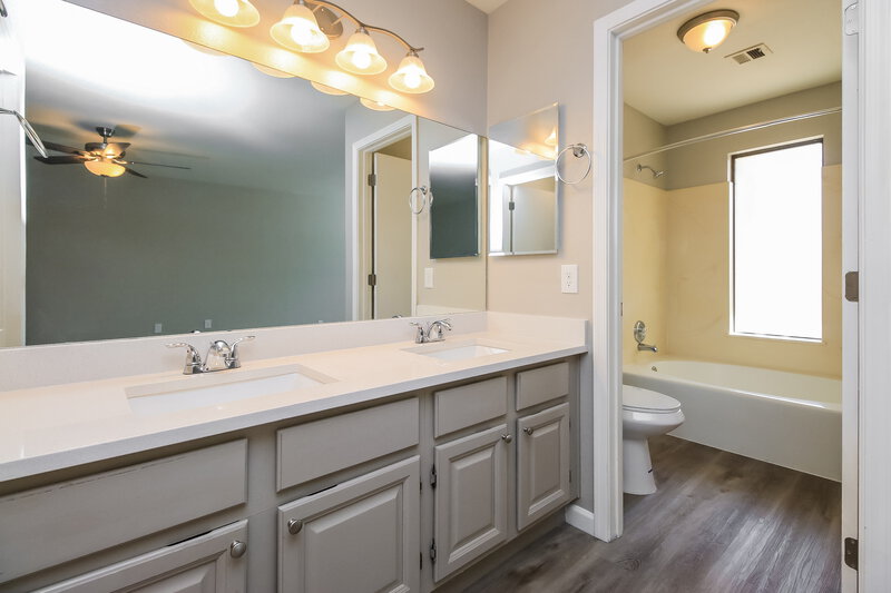 2,485/Mo, 937 N Shannon Mesa, AZ 85205 Main Bathroom View