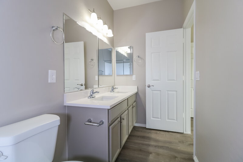 2,645/Mo, 13506 W Marshall Ave Litchfield Park, AZ 85340 Main Bathroom View
