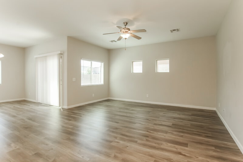 1,940/Mo, 1807 W Minton St Phoenix, AZ 85041 Living Room View