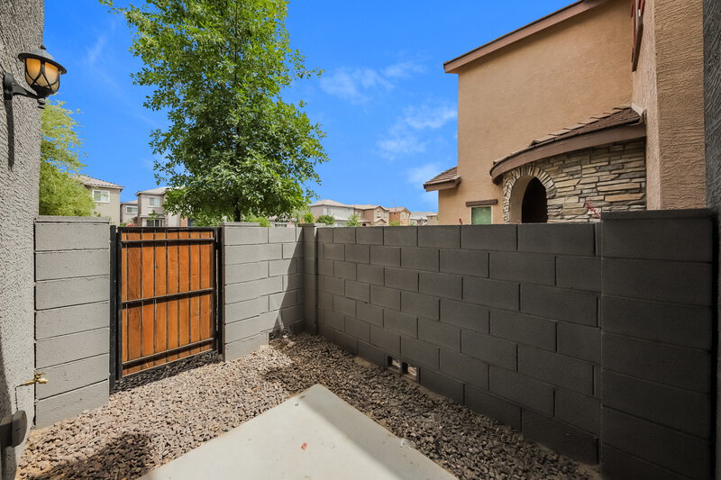 2,135/Mo, 1807 W Minton St Phoenix, AZ 85041 Rear View