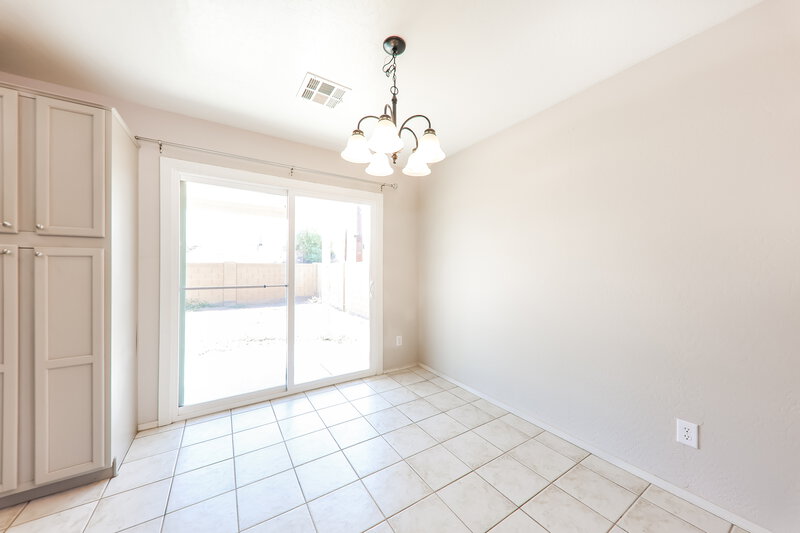 1,975/Mo, 10043 N 115th Dr Youngtown, AZ 85363 Dining Room View
