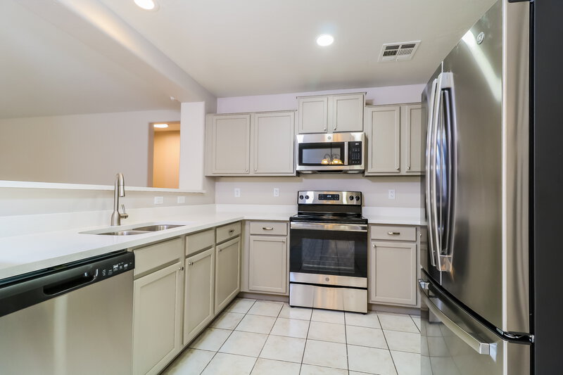 1,935/Mo, 10043 N 115th Dr Youngtown, AZ 85363 Kitchen View