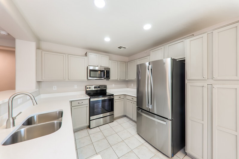 1,975/Mo, 10043 N 115th Dr Youngtown, AZ 85363 Kitchen View
