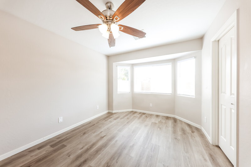 1,975/Mo, 10043 N 115th Dr Youngtown, AZ 85363 Main Bedroom View